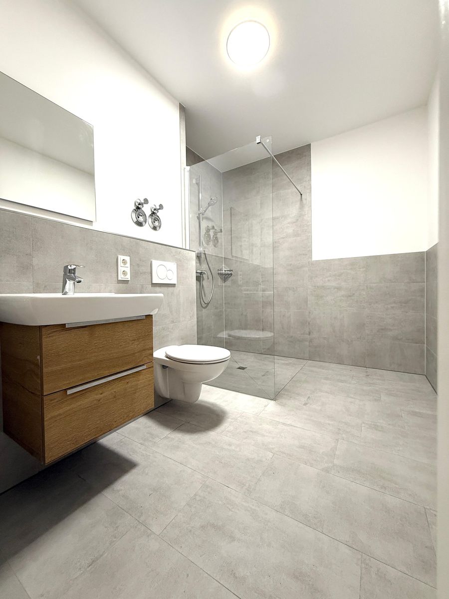 Modernes Badezimmer